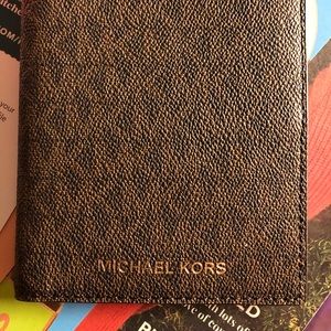NWT Michael Kors Jet Set passport wallet